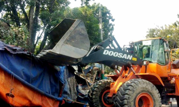 ৩০টি অবৈধ স্থাপনা উচ্ছেদ করেছে সিটি করপোরেশন